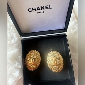 Vintage Chanel 24K Gold Plated clip Earrings
